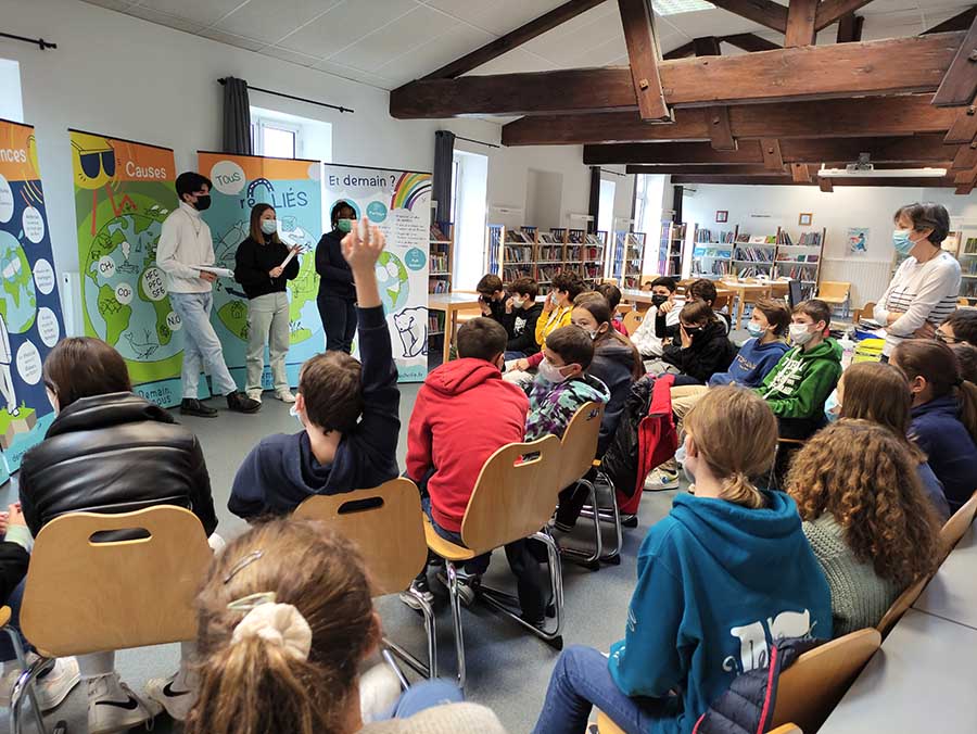 Au CDI 6/5 du Collège Fénelon Notre-Dame de La Rochelle, collégiens de DRS 5e et lycéens de Demain C'est Nous ont parlé du climat.