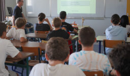 Les sujets de recherche en mathématiques de l'option MATh.en.JEANS ont été présenté aux lycéens de Fénelon Notre-Dame à La Rochelle