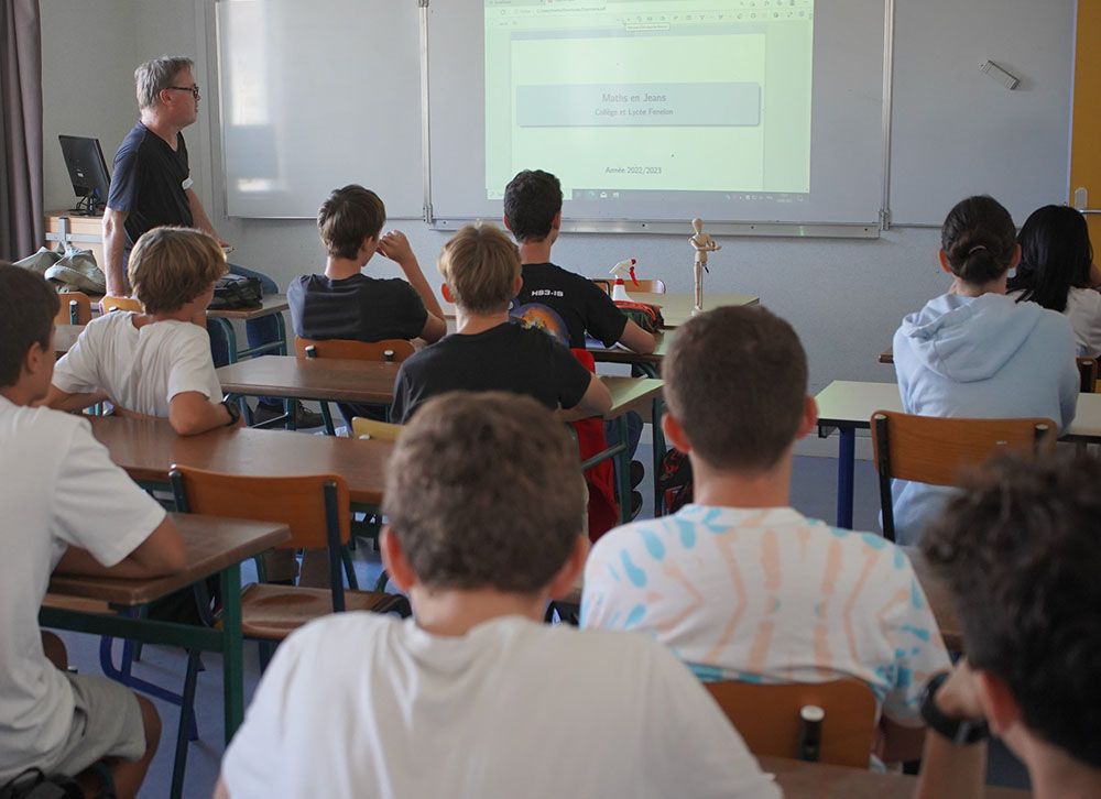 Les sujets de recherche en mathématiques de l'option MATh.en.JEANS ont été présenté aux lycéens de Fénelon Notre-Dame à La Rochelle