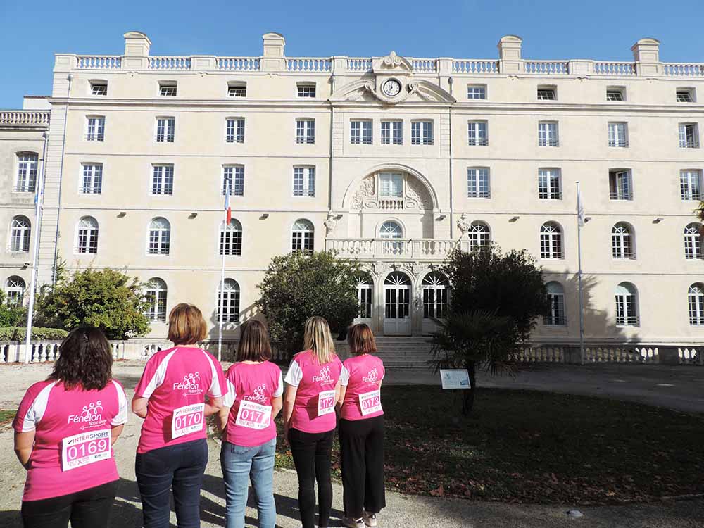 En solidarité avec l'opération Octobre rose, plusieurs membres du personnel de Fénelon Notre-Dame participent à la Course des Demoiselles à Rochefort.