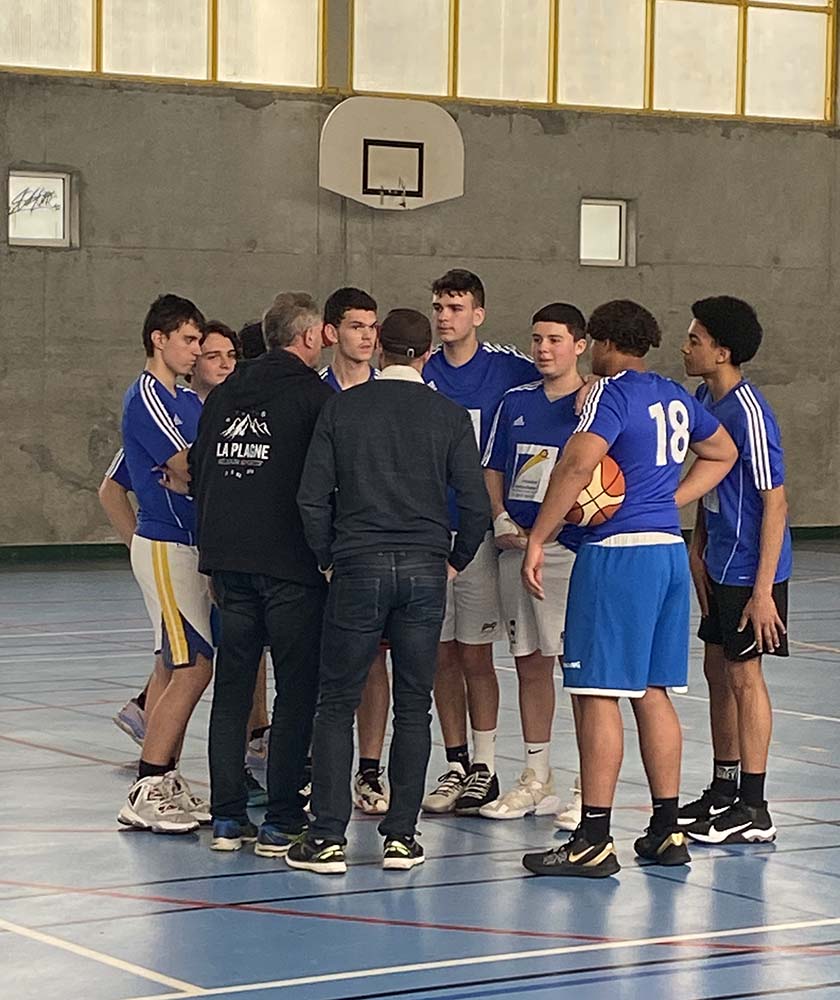 L’équipe de cadets garçons du Lycée Fénelon Notre-Dame a participé à la finale académique de basket qui se tenait à La Rochelle.
