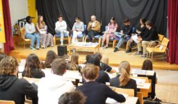 Des lycéens du Lycée Fénelon Notre-Dame de La Rochelle ont interviewé une personnalité éminente du monde des médias : Éric Fottorino