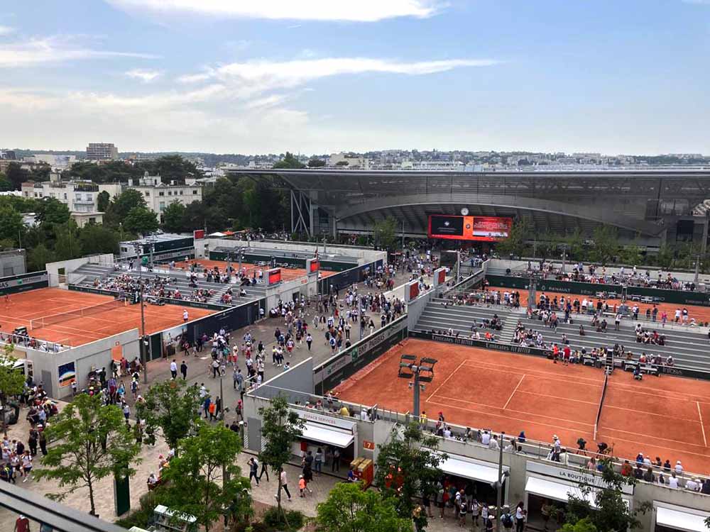 50 collégiens de Fénelon Notre-Dame à La Rochelle, 50 fans de tennis se sont retrouvés sur les gradins de Roland Garros !