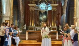 3 écolières de Maternelle de l'école Fénelon Notre-Dame de La Rochelle ont reçu lundi le sacrement du Baptême à l'église Notre-Dame.