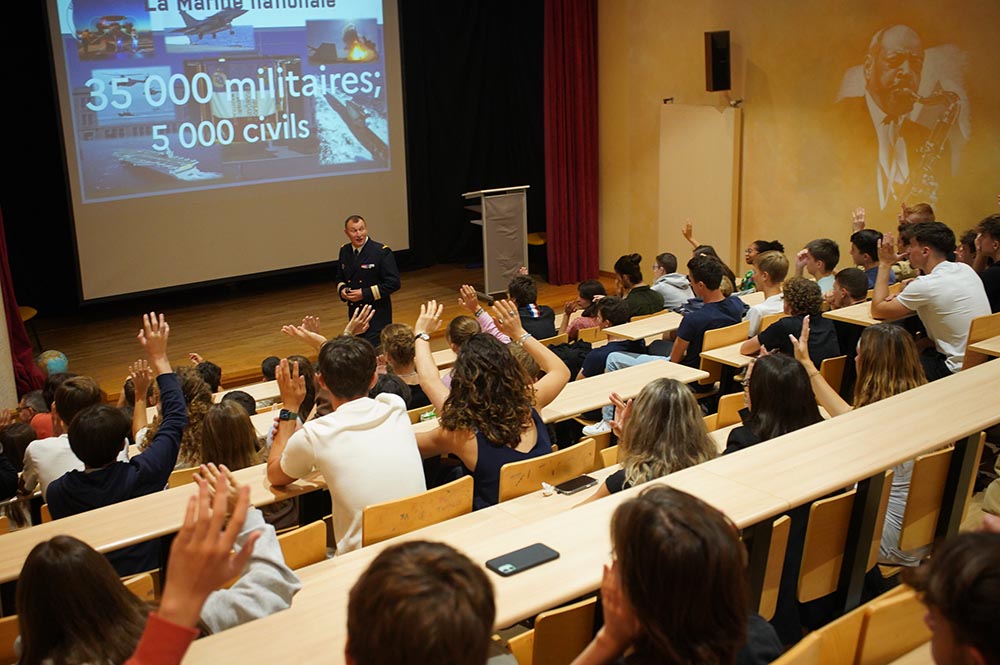 Conférence-débat « Les jeunes engagés dans la Marine nationale : un choix de vie structurant » au Lycée Fénelon Notre-Dame de La Rochelle.