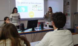 Grande créativité des élèves de Terminale Bac Pro ASSP pour le Forum Santé organisé chaque année au sein du Lycée Fénelon Notre-Dame de La Rochelle.