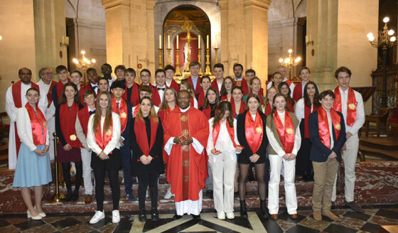 Le 11 novembre 2023, en la cathédrale Saint-Louis de La Rochelle, 25 élèves des Lycées Fénelon Notre-Dame de La Rochelle ont reçu le Sacrement de Confirmation.