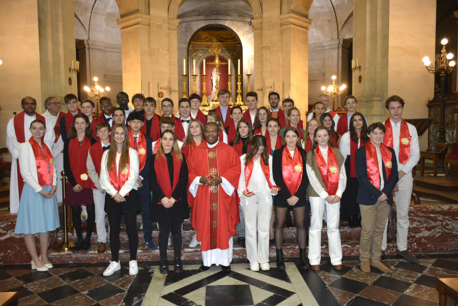Le 11 novembre 2023, en la cathédrale Saint-Louis de La Rochelle, 25 élèves des Lycées Fénelon Notre-Dame de La Rochelle ont reçu le Sacrement de Confirmation.