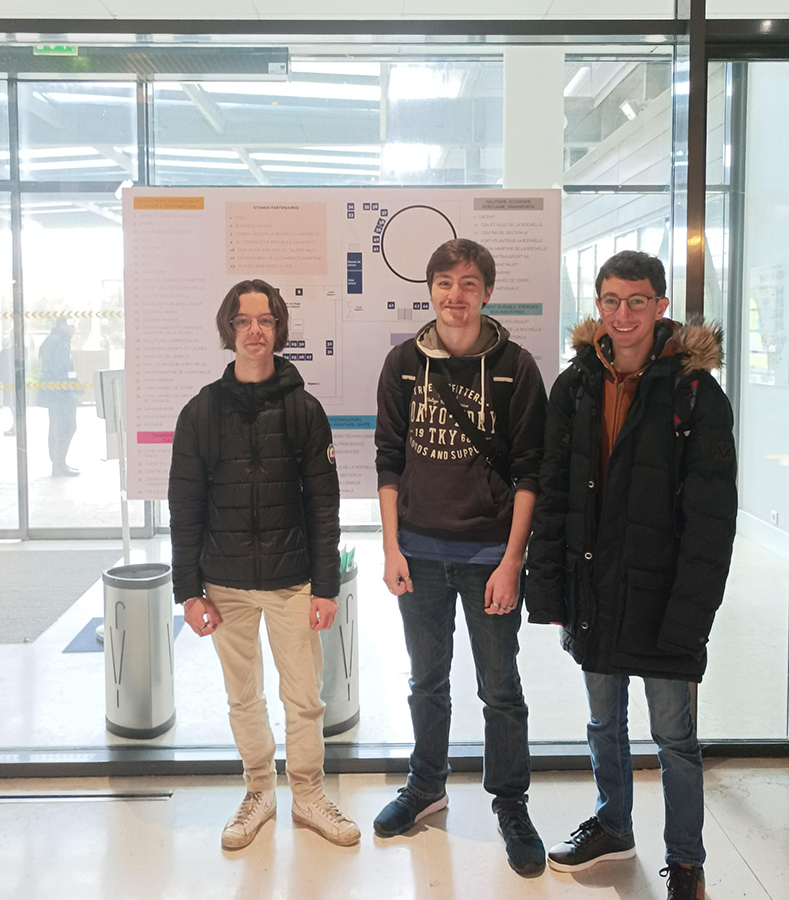 Des élèves de 1re année du BTS SIO (Services Informatiques aux Organisations) du Campus Fénelon – Enseignement supérieur sont allés au Forum Stages-Emplois qui s'est tenu à la Maison de la Charente-Maritime.