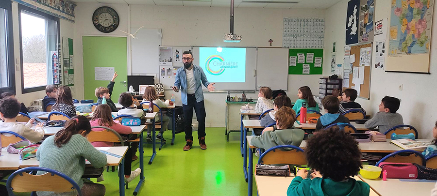 L’association Charnière, spécialisée dans l’Éducation au numérique, est intervenue en CM1 à l’école Fénelon Notre-Dame de La Rochelle.