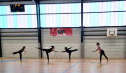 Des élèves de 6è du Collège Fénelon Notre-Dame de La Rochelle sont devenues championnes départementales lors de la rencontre de Gymnastique Rythmique « Création » organisée par l’Association sportive UNSS au Gymnase du Collège de Saint-Agnant.
