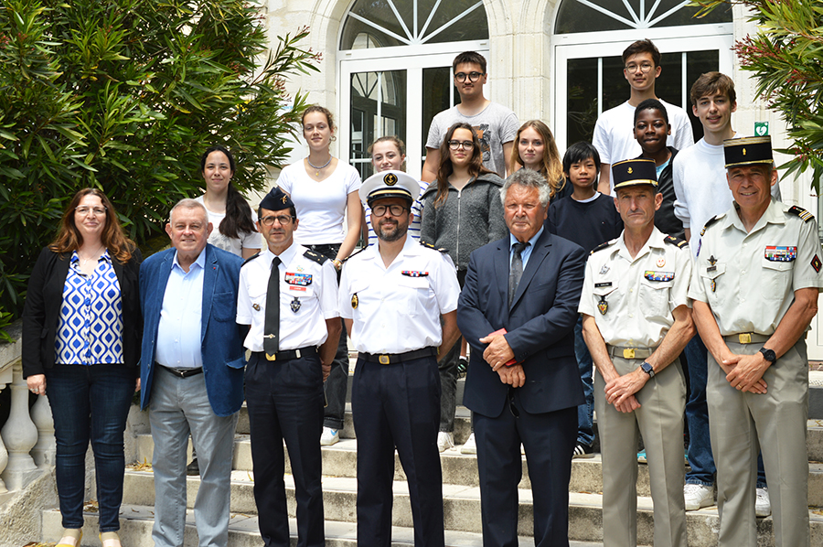 Forte de son succès, la Classe Défense s'élargit aux élèves des Lycées technologique et professionnel, après ceux du Lycée général Fénelon Notre-Dame de La Rochelle, pour des jeunes intéressés par les métiers de l'Armée et de la Sécurité civile.