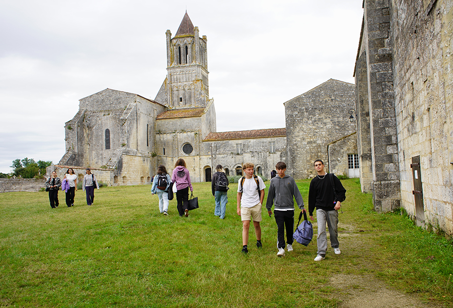 Journée d'intégration à l'abbaye de Sablonceaux pour les élèves de 2nde du Lycée professionnel, de l'UFA, du Lycée général et technologique Fénelon Notre-Dame de La Rochelle.