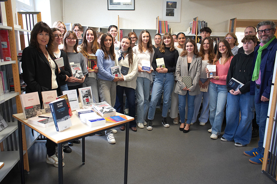 Mercredi 18 septembre 2024 a débuté l'aventure du Prix Goncourt des Lycéens, dans laquelle s'engagent 22 jeunes de 1re option HLP (Humanités, Littérature et Philosophie) du Lycée général Fénelon Notre-Dame de La Rochelle.