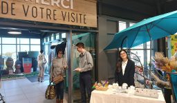 Décidés à organiser une action concrète en faveur du bien-être animal, les élèves de Terminale Bac pro Métiers de l'Accueil du Lycée Fénelon Notre-Dame de La Rochelle ont lancé une collecte en faveur de l'association « Chez Minou ».