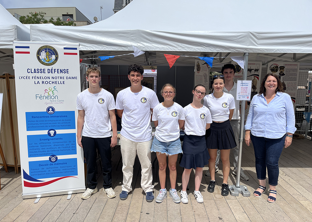 Le 30 mai dernier, les élèves de la Classe Défense du lycée Fénelon Notre-Dame de La Rochelle se sont rendus à Poitiers pour participer à la Journée Jeunesse et Territoires au Large.