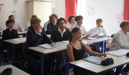 Créer et gérer une mini-entreprise : tel est le projet d’année des élèves de 1re Bac Pro MCVB (Métiers du Commerce et de la Vente) du Lycée Fénelon Notre-Dame de La Rochelle.